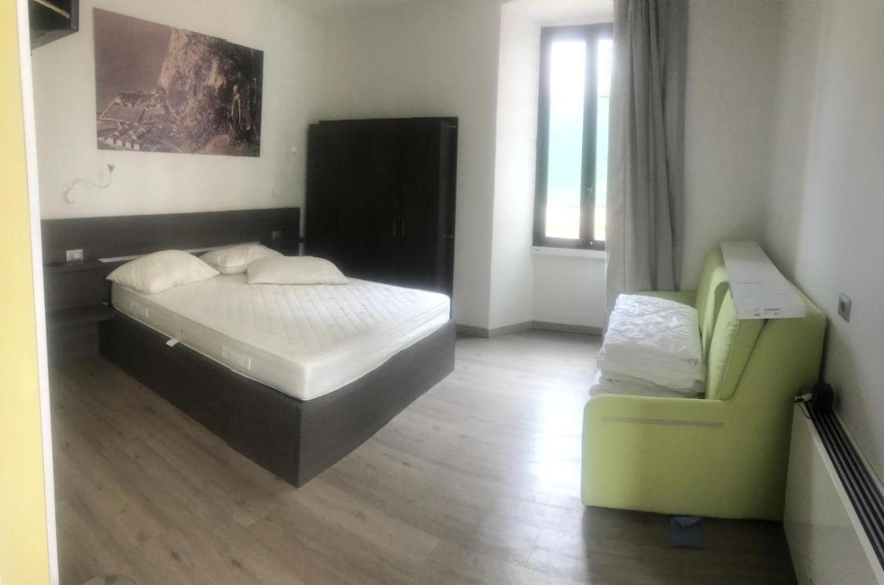 Antica Campione Rooms & Hostel Кампионе дел Гарда Екстериор снимка